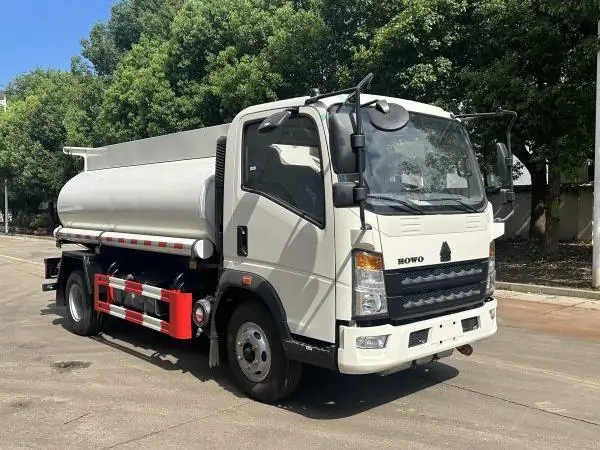 HOWO oil tanker truck