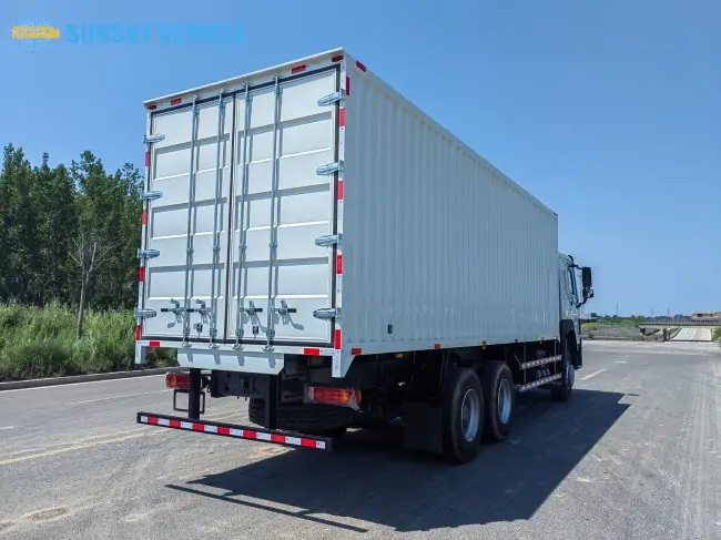 fully-enclosed-box-of-van-truck