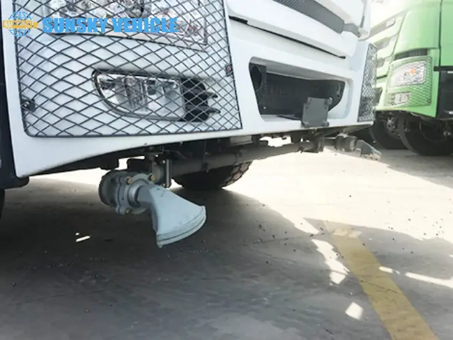 howo-water-tank-truck-front-sprayer