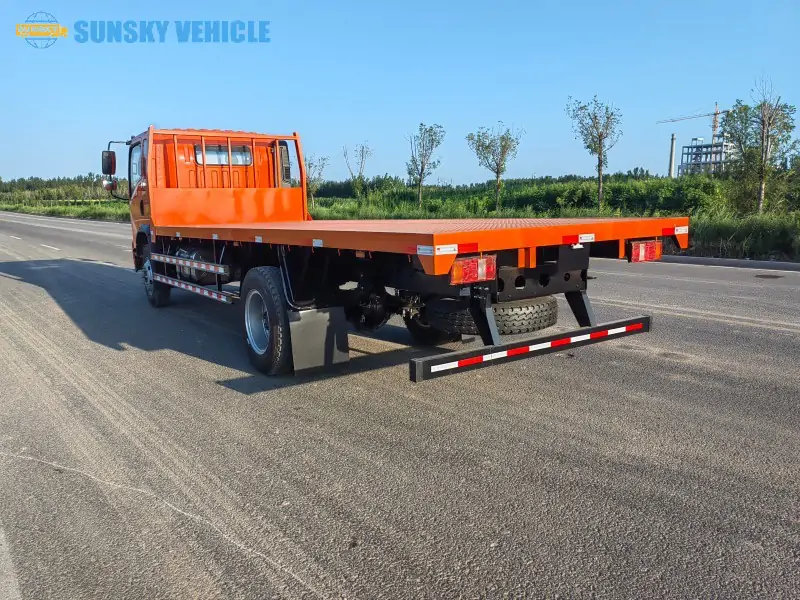 HOWO 4X2 Flatbed Truck tail structure