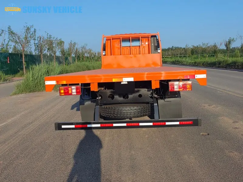 HOWO 4X2 Flatbed Truck side view