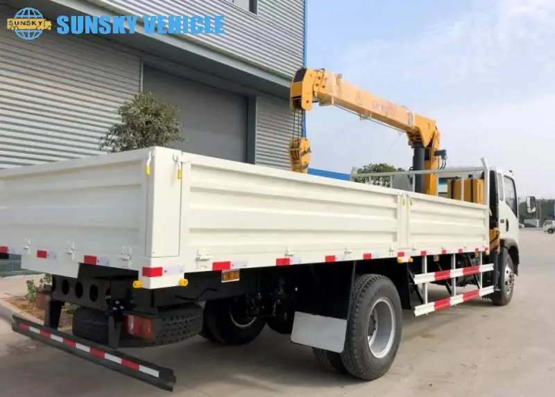 Truck-mounted-crane-side-view