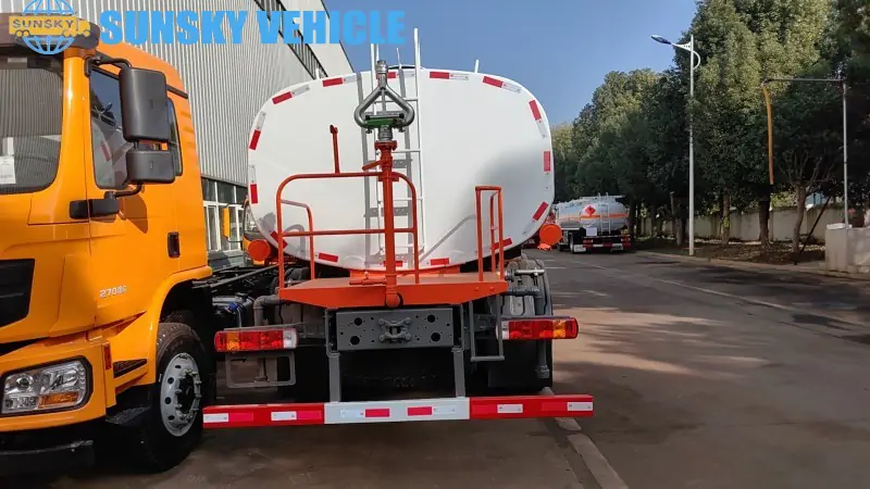 Water tank trucks tail structure