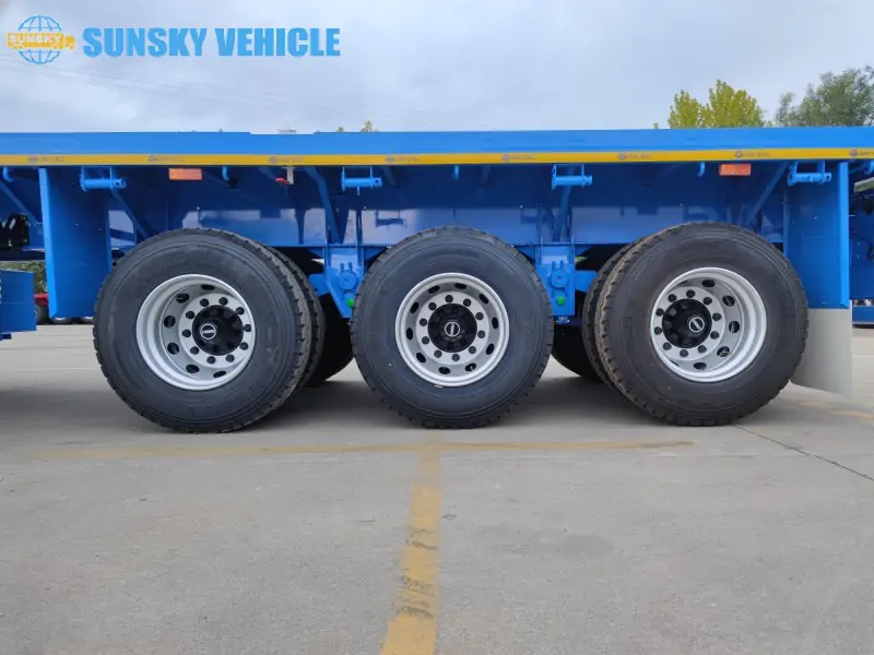 3-axle Flatbed Semi Trailer tire and suspension