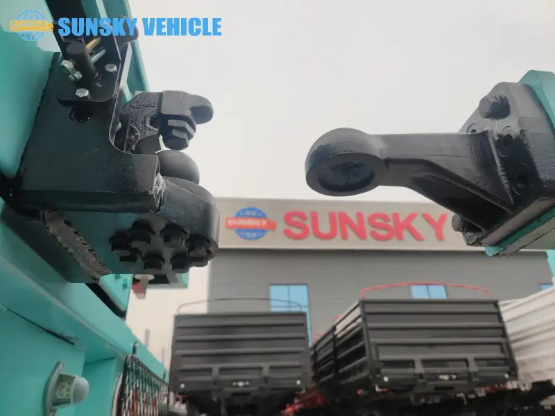 Flatbed trailer with dangler trailer Pulling device