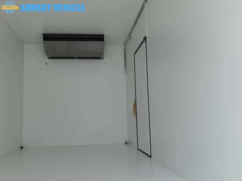 5T Refrigerated Trucks cargo box